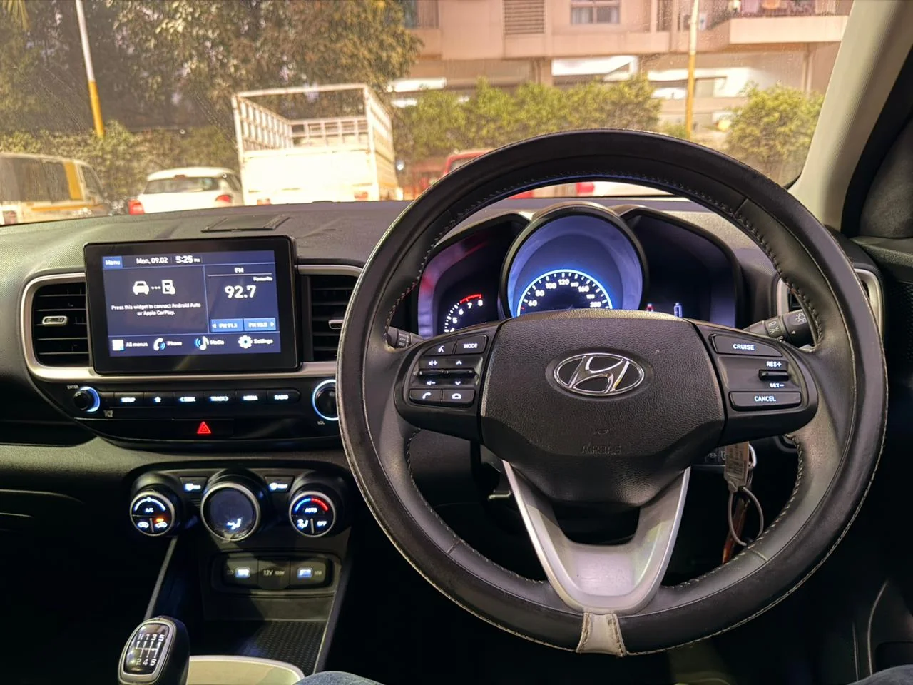 Hyundai Venue - Thumbnail 10